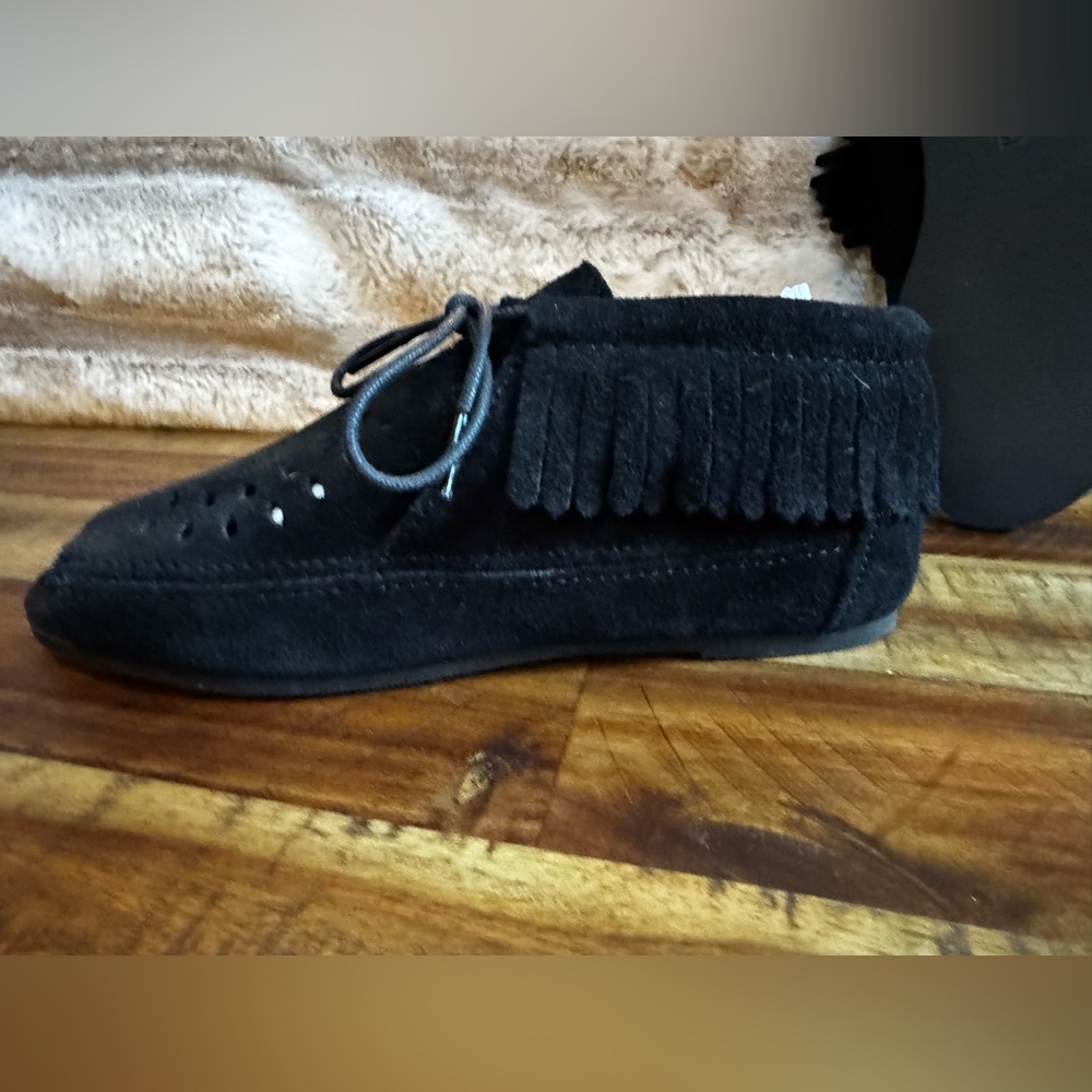 NWOT Minnetonka Lyra Suede Sandal Size 7, BLACK - Picture 4 of 6
